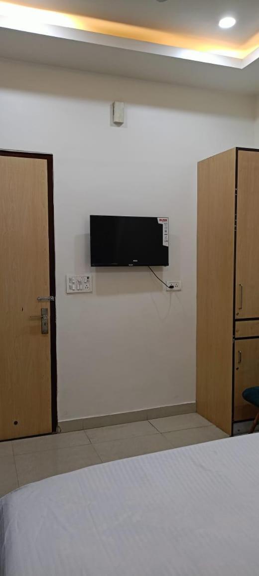 Hotel Saffron Meerut Exterior photo